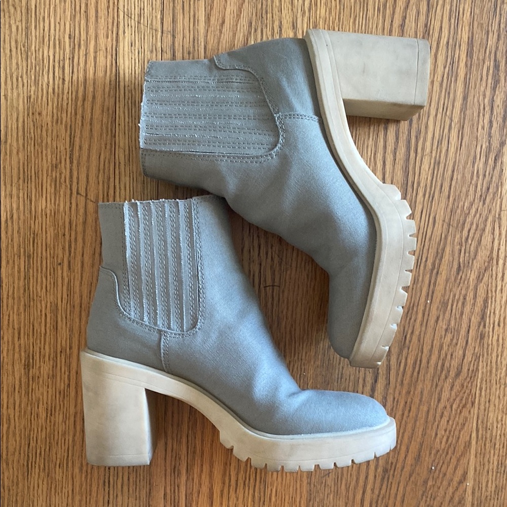 Dolce Vita canvas olive 🫒/grayish boots ankle 👀